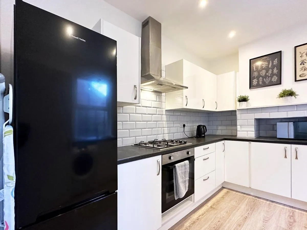 Apartment Deluxe Suits Near Luton Airport