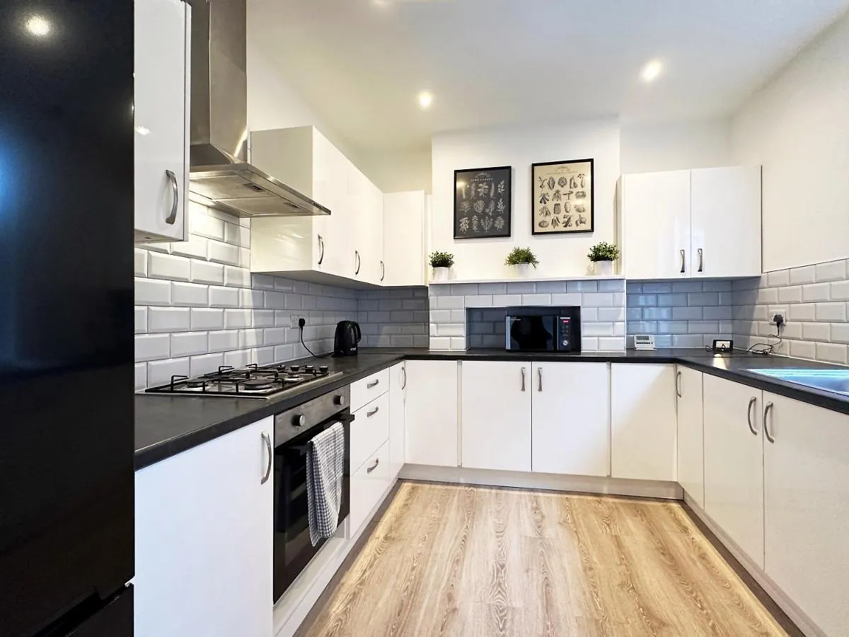 Deluxe Suits Near Luton Airport