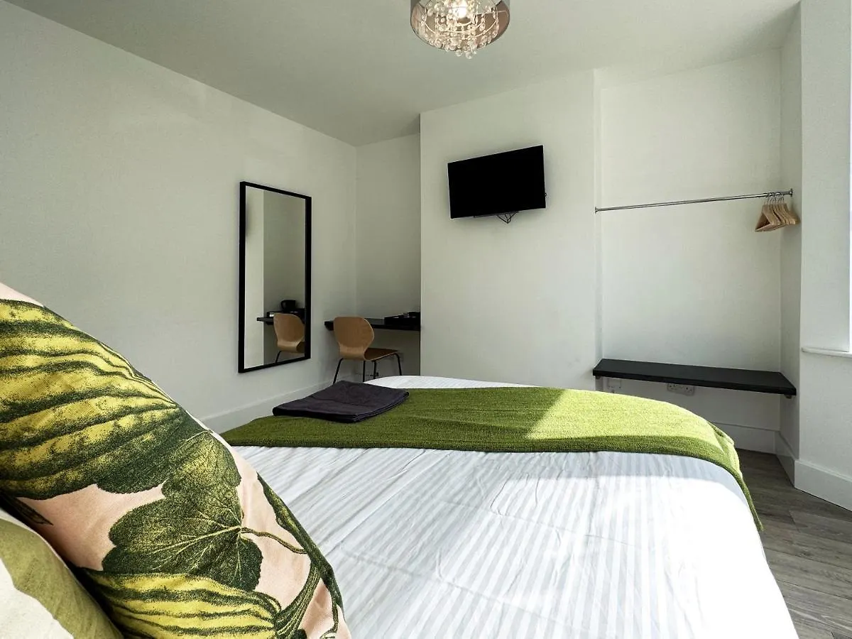 Deluxe Suits Near Luton Airport Luton (Bedfordshire)