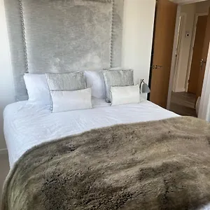 https://penarth-apartment.cardiffhotelswales.com